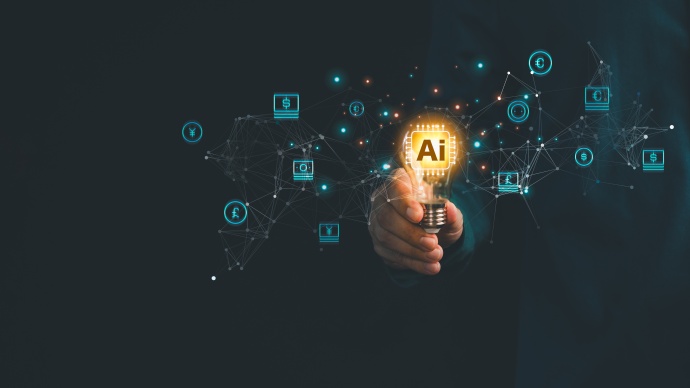 Mão a segurar uma lâmpada com um chip de inteligência artificial e uma rede de economia digital para a inovação empresarial, o investimento e a tecnologia financeira.