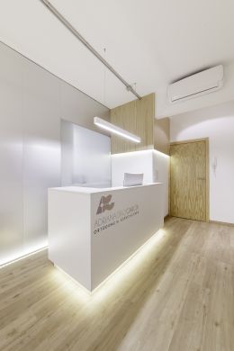 Cabinet de dentiste avec éclairage Tromilux Cabinet de dentiste avec éclairage Tromilux