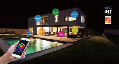 Casa iluminada com sistemas de iluminação inteligente